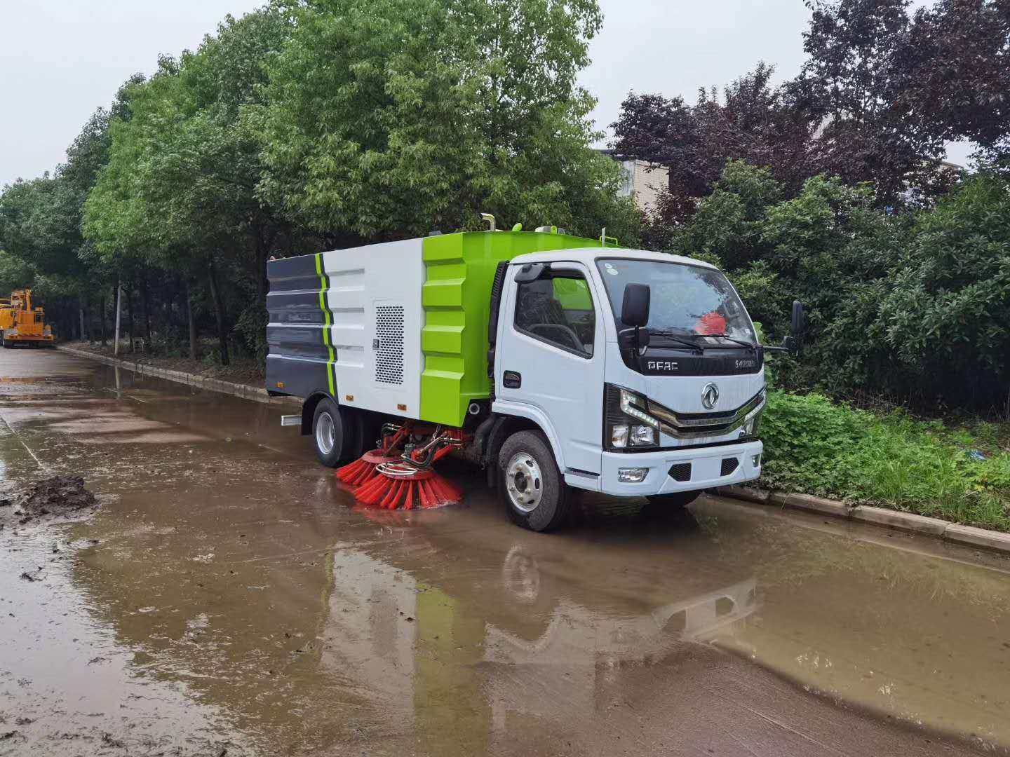 國六東風多利卡福瑞卡5.5立方道路清掃車,掃地車廠家報價價格